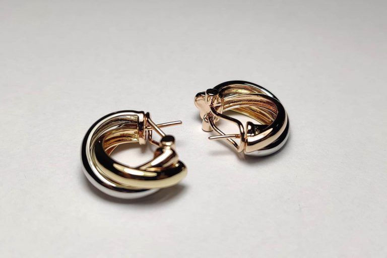Choose Jewelry That Complements Your Hairstyle – Expert Tips