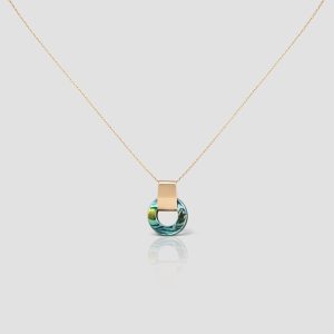 Add a touch of natural beauty to your jewelry collection with our Handmade Solid Gold Circle Karma Necklace Abalone Shell.